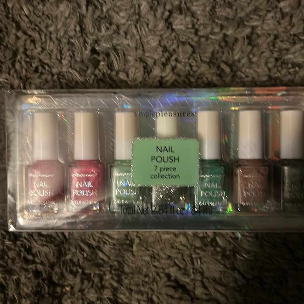 7 nail polishes, with sparkle polish for the holidays!